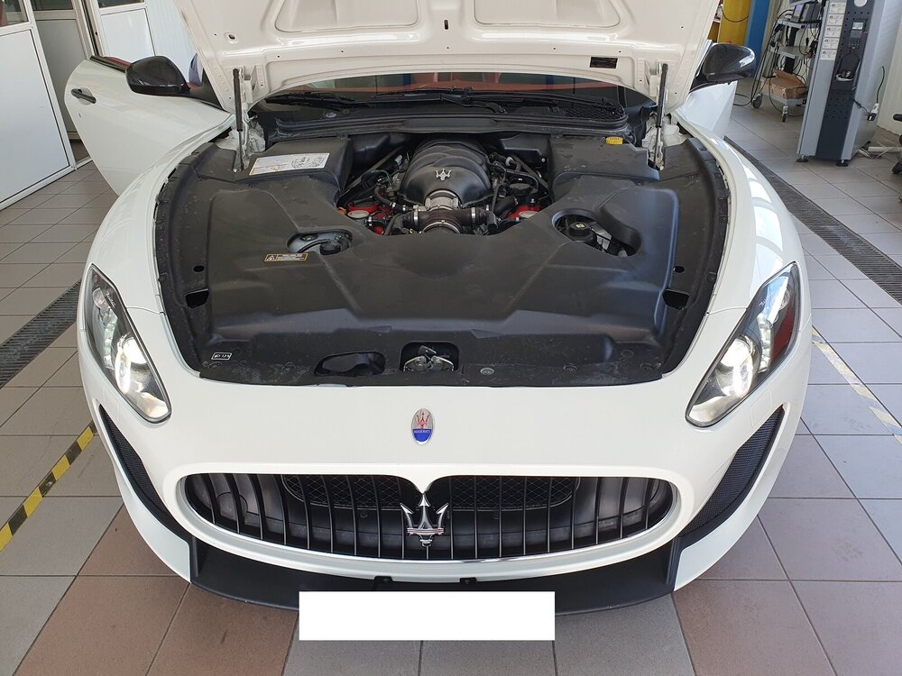 Maserati Grancabrio MC 2014r.jpg